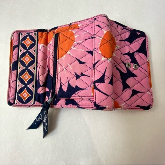 VERA BRADLEY RFID Riley Compact Foldable Wallet Love Me Daisy Pattern - pink - Picture 9 of 9